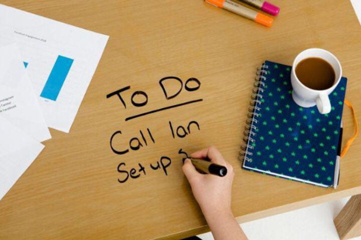 beschreibbare Folie Schreibtich Büro Notizen beschreibbar