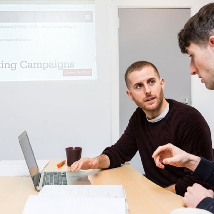 Ultra kurzdistanz Projektor Leinwand farbe im Sitzungssaal