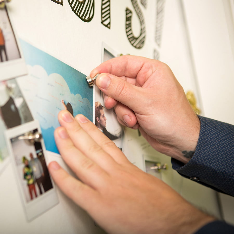 Kunden wand erstellt mit magnetischem pflaster
