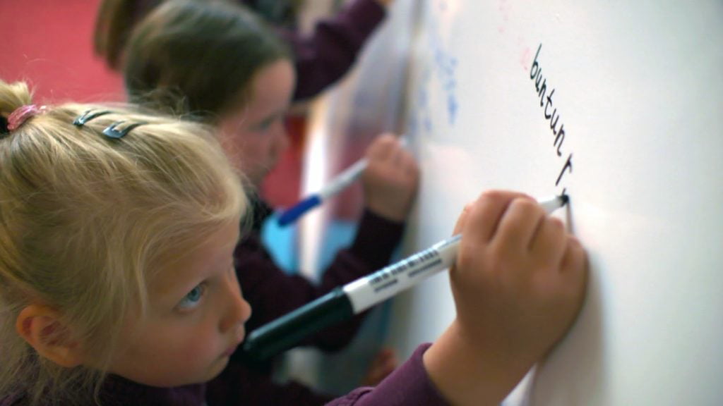 Smart Whiteboard Farbe in der Ausbildung an der Ratoath Junior National School